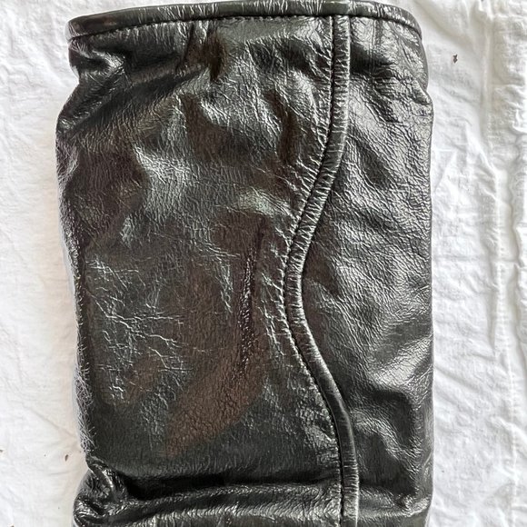 MARC BY MARC JACOBS PATENT LEATHER BLACK HANDBAG - Picture 7 of 8